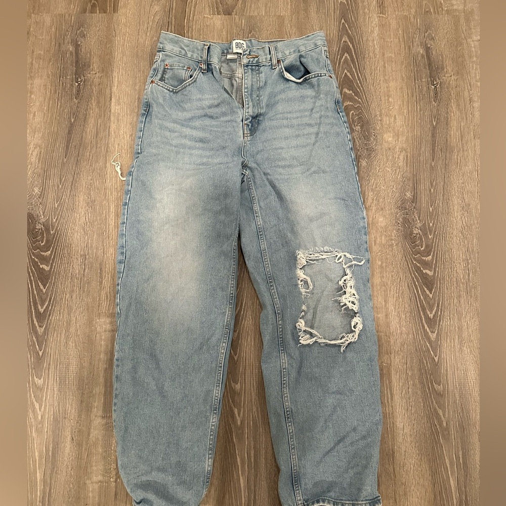 BDG high rise baggy ripped jeans. Size 31.